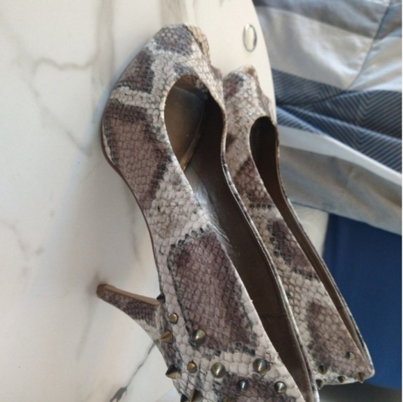 FERGALICIOUS Snakeskin Heels Shoes Snakeskin neutral Pattern Platforms Size 10 M - Picture 8 of 10